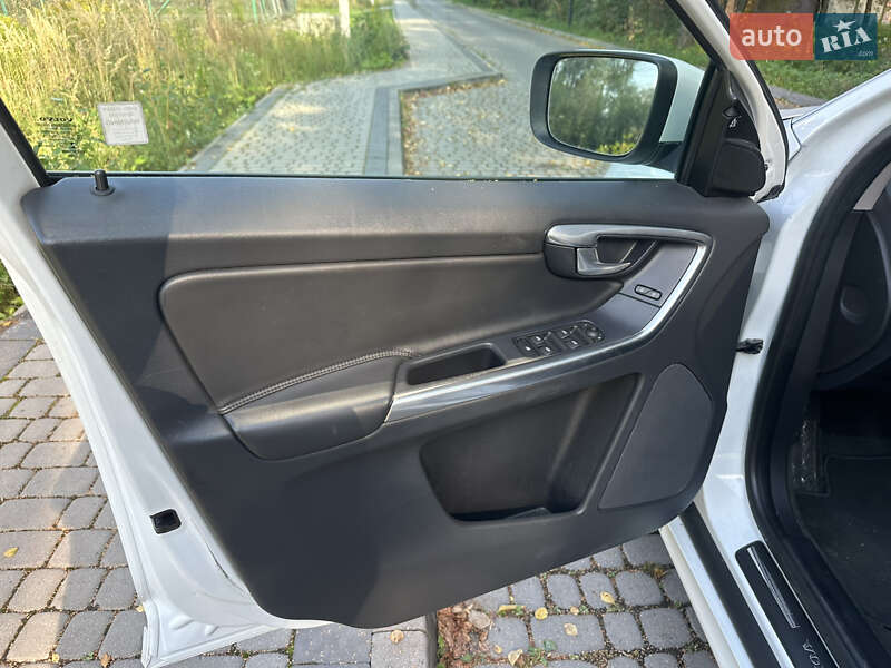 Позашляховик / Кросовер Volvo XC60 2017 в Львові