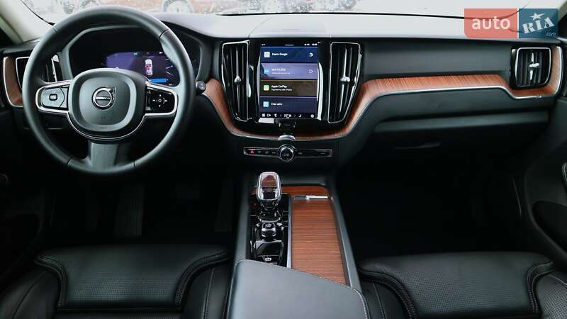 Внедорожник / Кроссовер Volvo XC60 2022 в Киеве