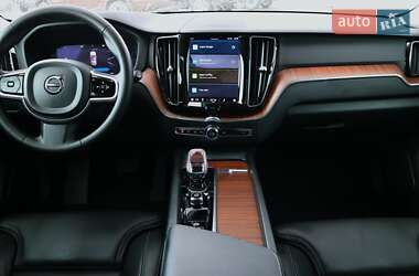 Внедорожник / Кроссовер Volvo XC60 2022 в 