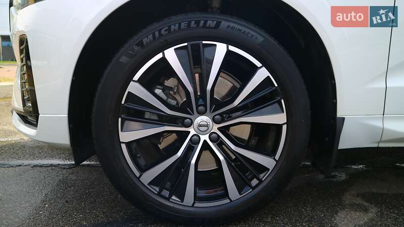 Внедорожник / Кроссовер Volvo XC60 2022 в Киеве