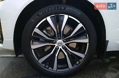 Внедорожник / Кроссовер Volvo XC60 2022 в 