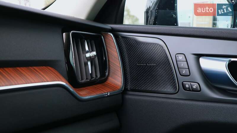 Внедорожник / Кроссовер Volvo XC60 2022 в Киеве