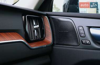 Внедорожник / Кроссовер Volvo XC60 2022 в 