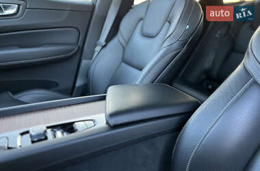 Позашляховик / Кросовер Volvo XC60 2019 в 