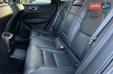 Позашляховик / Кросовер Volvo XC60 2019 в 