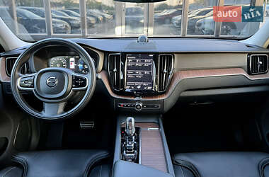 Позашляховик / Кросовер Volvo XC60 2019 в 
