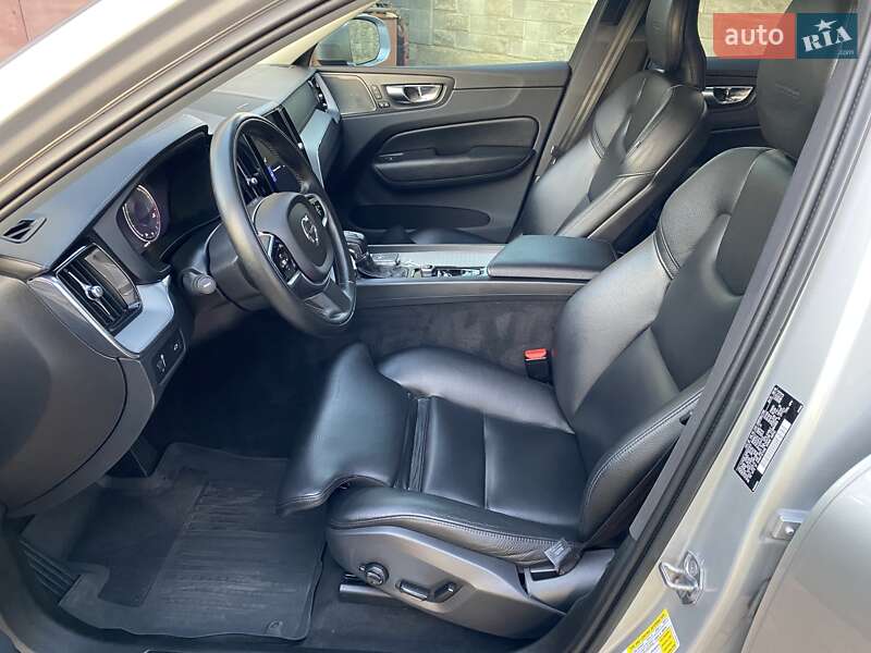 Внедорожник / Кроссовер Volvo XC60 2019 в Ровно