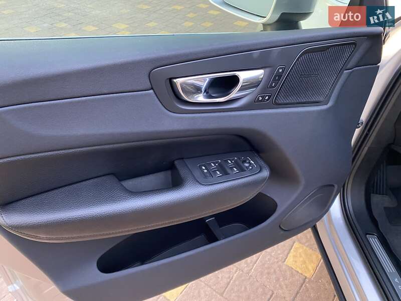 Внедорожник / Кроссовер Volvo XC60 2019 в Ровно