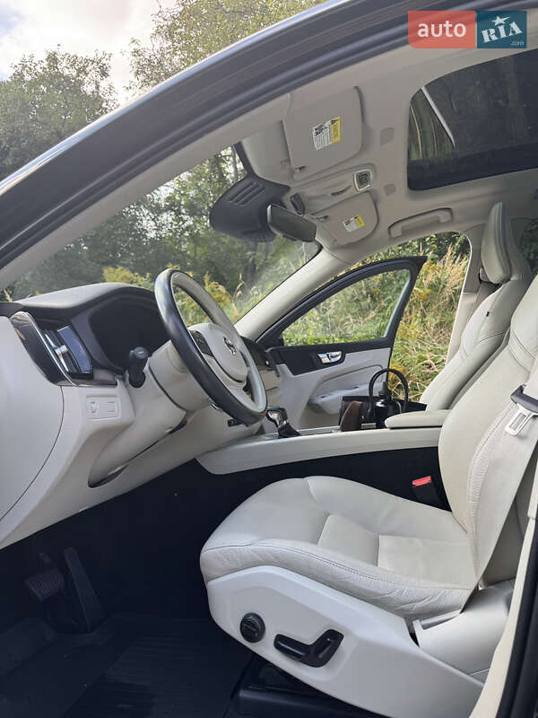 Внедорожник / Кроссовер Volvo XC60 2020 в 