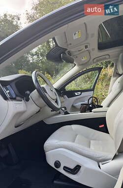 Внедорожник / Кроссовер Volvo XC60 2020 в 