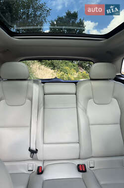 Внедорожник / Кроссовер Volvo XC60 2020 в 