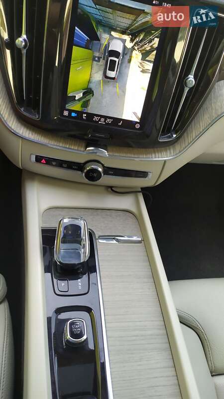 Внедорожник / Кроссовер Volvo XC60 2022 в Ровно