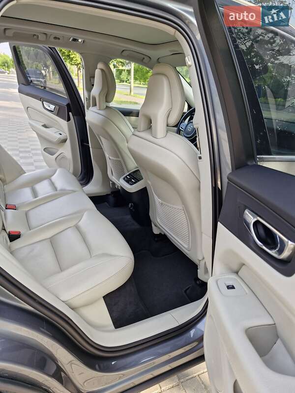 Внедорожник / Кроссовер Volvo XC60 2017 в Хмельницком