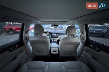 Внедорожник / Кроссовер Volvo XC60 2018 в 