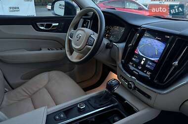 Внедорожник / Кроссовер Volvo XC60 2018 в 