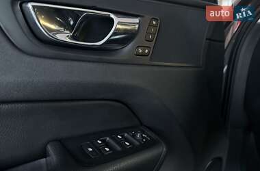 Внедорожник / Кроссовер Volvo XC60 2018 в 
