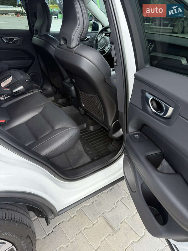 Внедорожник / Кроссовер Volvo XC60 2023 в Виннице