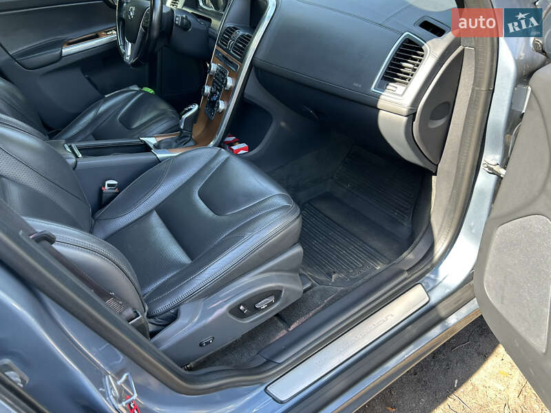 Внедорожник / Кроссовер Volvo XC60 2016 в Полтаве