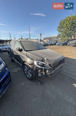 Внедорожник / Кроссовер Volvo XC60 2017 в 