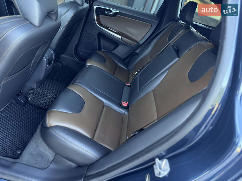 Внедорожник / Кроссовер Volvo XC60 2015 в Сарнах