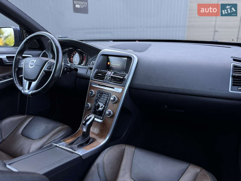 Внедорожник / Кроссовер Volvo XC60 2015 в Сарнах