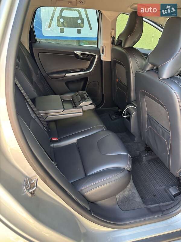 Внедорожник / Кроссовер Volvo XC60 2016 в Киеве