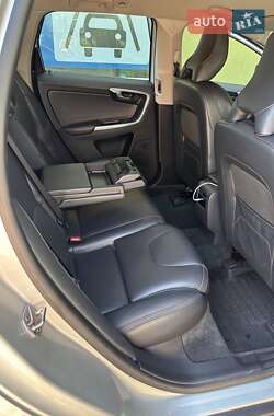 Внедорожник / Кроссовер Volvo XC60 2016 в 