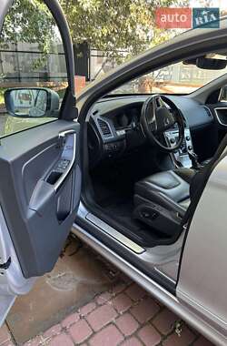 Внедорожник / Кроссовер Volvo XC60 2016 в 