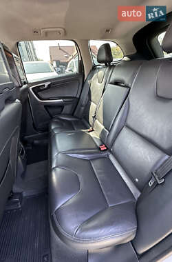 Внедорожник / Кроссовер Volvo XC60 2015 в 