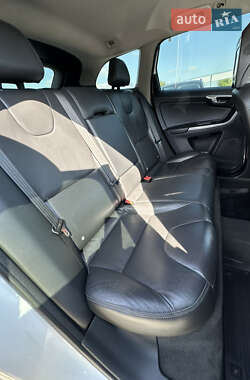 Внедорожник / Кроссовер Volvo XC60 2015 в 