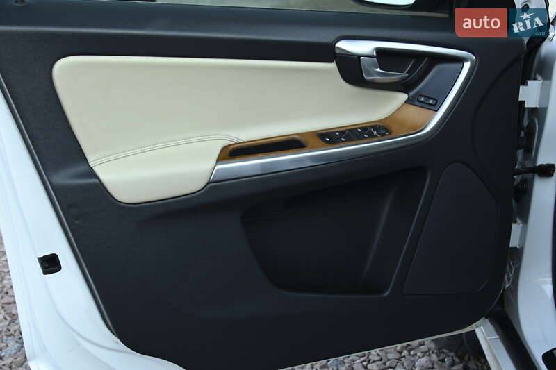 Внедорожник / Кроссовер Volvo XC60 2017 в Бердичеве