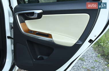Внедорожник / Кроссовер Volvo XC60 2017 в 