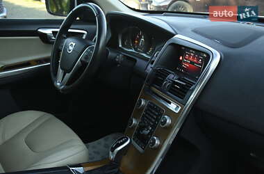 Внедорожник / Кроссовер Volvo XC60 2017 в 