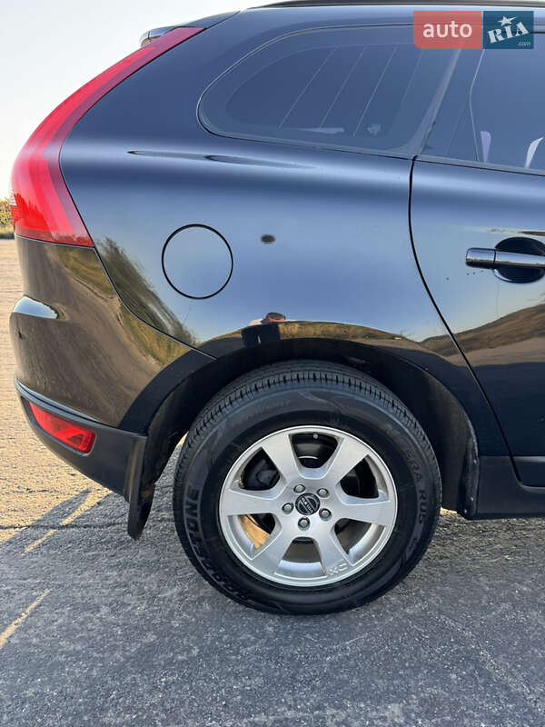 Внедорожник / Кроссовер Volvo XC60 2012 в Баре