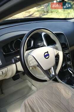 Внедорожник / Кроссовер Volvo XC60 2015 в 