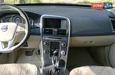 Внедорожник / Кроссовер Volvo XC60 2015 в 