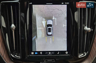 Внедорожник / Кроссовер Volvo XC60 2023 в 