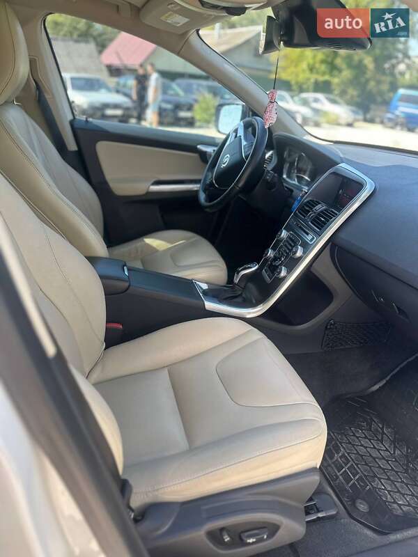 Внедорожник / Кроссовер Volvo XC60 2015 в Шумске