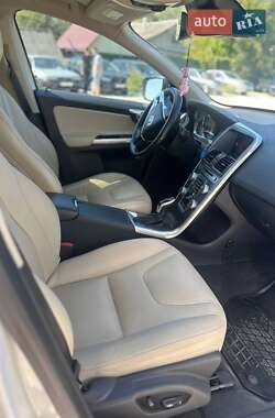 Внедорожник / Кроссовер Volvo XC60 2015 в 