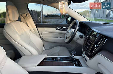Внедорожник / Кроссовер Volvo XC60 2020 в 