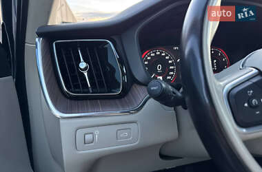 Внедорожник / Кроссовер Volvo XC60 2020 в 