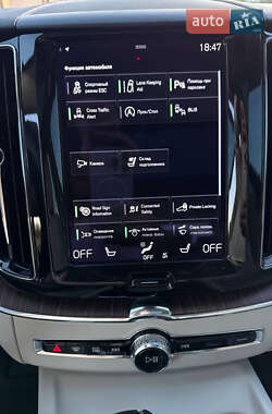 Внедорожник / Кроссовер Volvo XC60 2020 в 