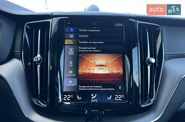 Внедорожник / Кроссовер Volvo XC60 2018 в 