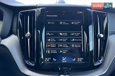 Внедорожник / Кроссовер Volvo XC60 2018 в 