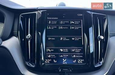 Внедорожник / Кроссовер Volvo XC60 2018 в 