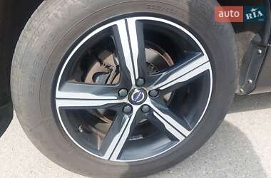 Внедорожник / Кроссовер Volvo XC60 2016 в 