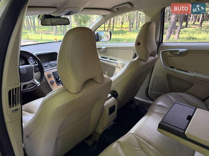 Внедорожник / Кроссовер Volvo XC60 2012 в Киеве