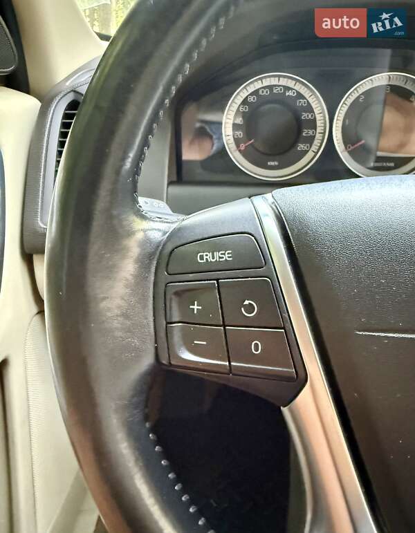 Внедорожник / Кроссовер Volvo XC60 2012 в Киеве