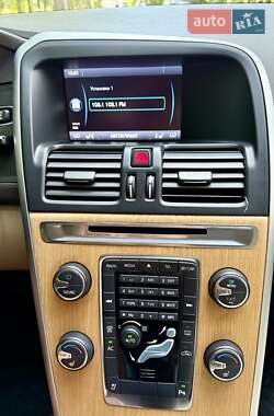 Внедорожник / Кроссовер Volvo XC60 2012 в 