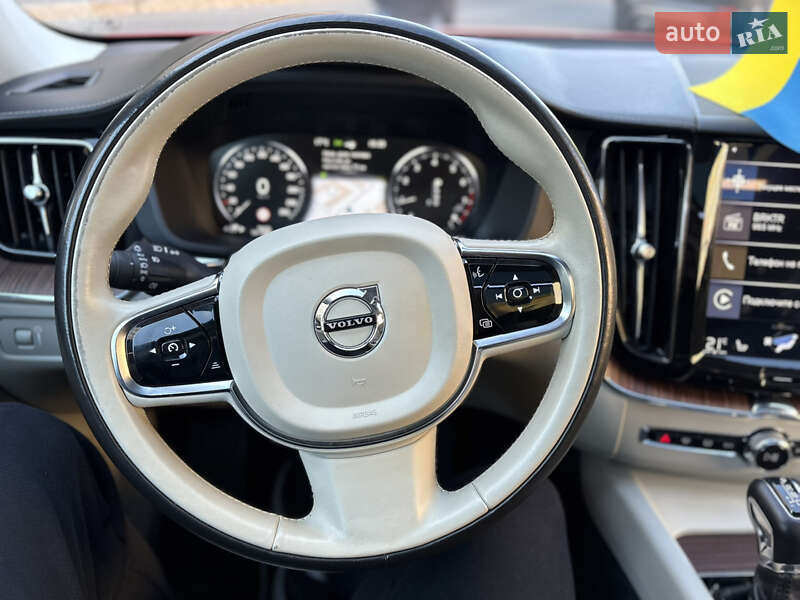 Внедорожник / Кроссовер Volvo XC60 2018 в Киеве